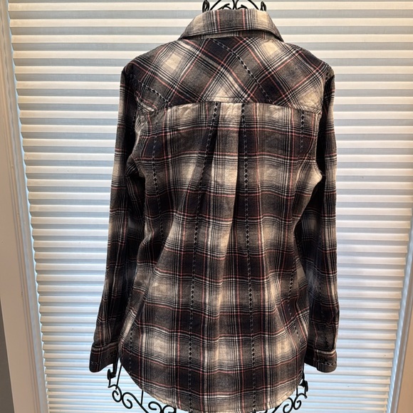 Ariat Women’s western Flannel - Picture 4 of 6